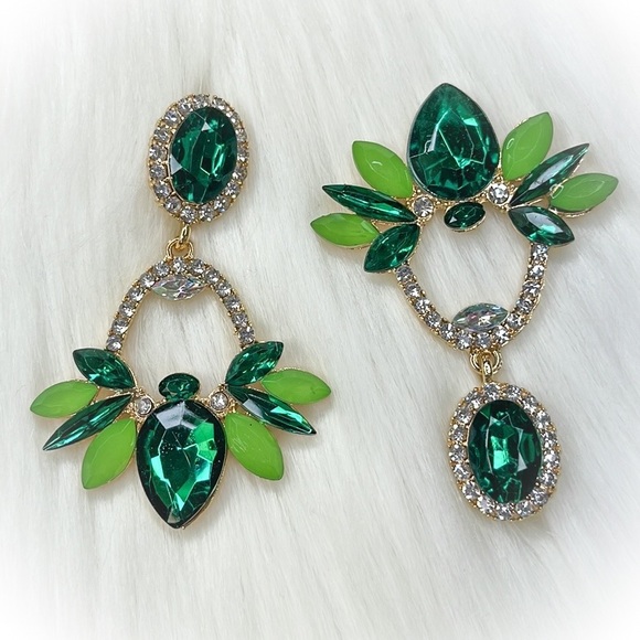💕Beautiful Green Rhinestone Fashion Earrings💕 - Picture 5 of 8